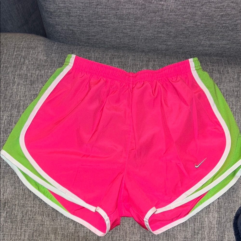 COPY - Nike Women's Dri-FIT Tempo Mid-Rise running shorts